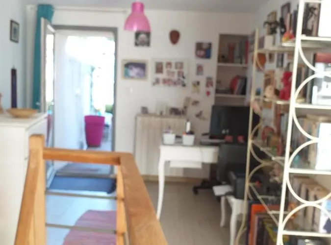 Проживание в семье La Maison D Annick *